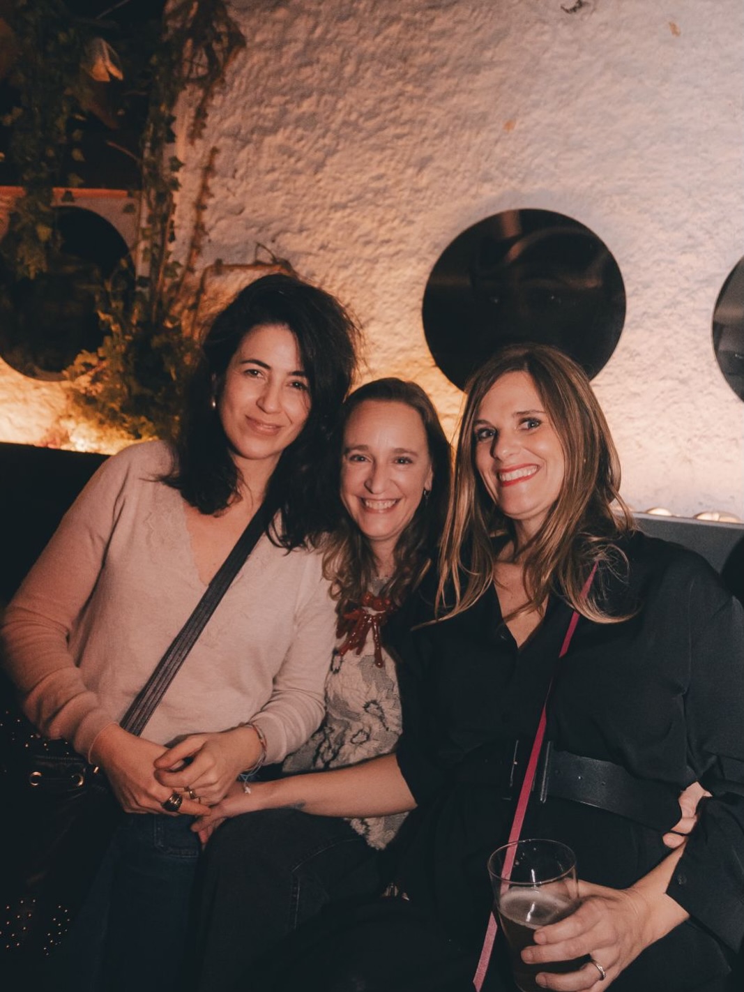 Sonrisas que marcan el ritmo en #Kabiya 🥭✨